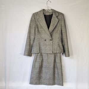 Vintage peabody House wool blend Double breasted blazer and skirt set. Size 4-6